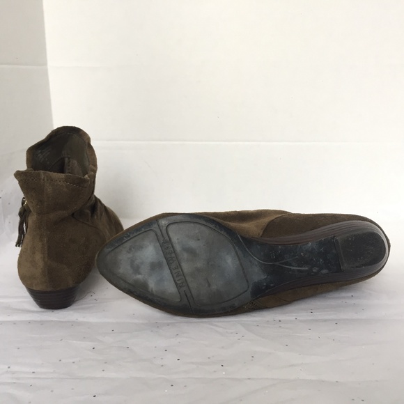 Nine West Golden Brown Suede Bestie Wedge Ankle Boot - Size 8 Angled Zipper - Picture 15 of 16